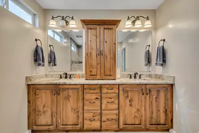 6095 S Karos Cir, Taylorsville, UT 84123 - Photo 13