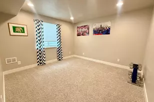 522 N 800 E, Hyde Park, UT 84318 - Photo 13
