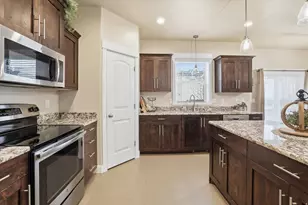 522 N 800 E, Hyde Park, UT 84318 - Photo 29