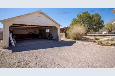 125 S Center St, Elsinore, UT 84724 - Photo 5