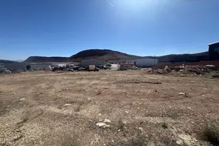 425 S Commerce St, Hurricane, UT 84737 - Photo 1