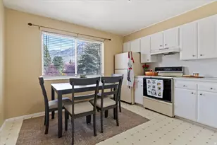 2223 E Carriage Ln, Holladay, UT 84117 - Photo 5