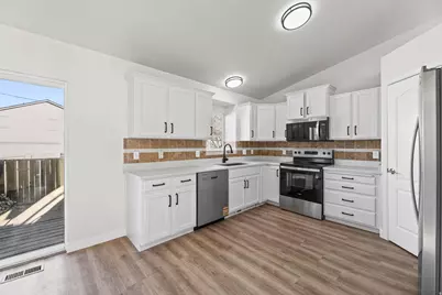 936 N 580 E, Tooele, UT 84074 - Photo 9