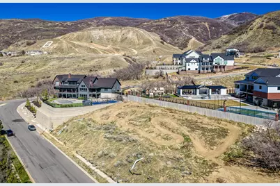 198 N 1500 Dr E #118, Bountiful, UT 84010 - Photo 9