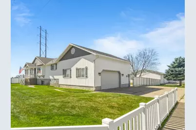 1055 S 1000 W, Clearfield, UT 84015 - Photo 3