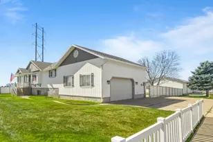 1055 S 1000 W, Clearfield, UT 84015 - Photo 3