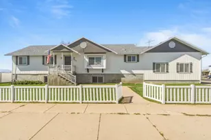 1055 S 1000 W, Clearfield, UT 84015 - Photo 3