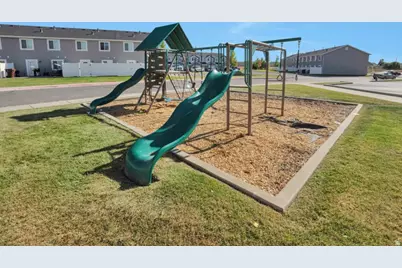 237 W 1950 N, Harrisville, UT 84414 - Photo 3