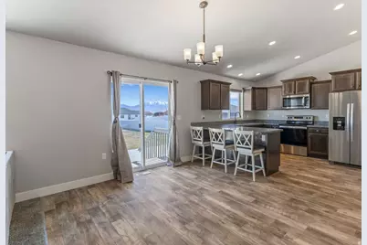 573 S Maxwell Dr W, Grantsville, UT 84029 - Photo 7