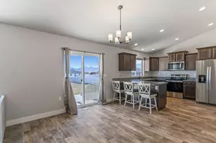 573 S Maxwell Dr W, Grantsville, UT 84029 - Photo 7