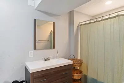 548 W 5150 S, Washington Terrace, UT 84405 - Photo 17