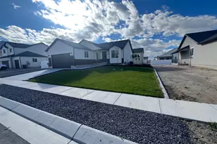 2396 E Boxwood Ln, Eagle Mountain, UT 84005 - Photo 27