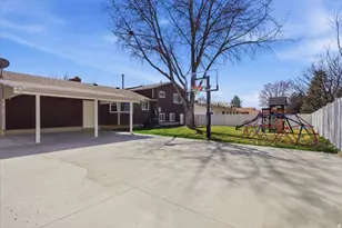 639 E Calnette Dr, Sandy, UT 84070 - Photo 27