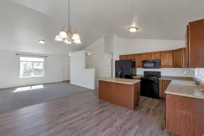 4519 E Bridleway Rd, Eagle Mountain, UT 84005 - Photo 5