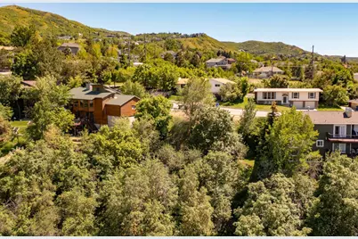 831 E San Simeon Way, Bountiful, UT 84010 - Photo 9