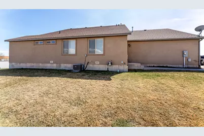 390 N 700 W, Vernal, UT 84078 - Photo 25