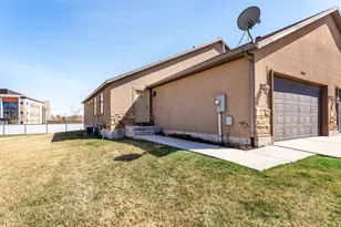 390 N 700 W, Vernal, UT 84078 - Photo 23
