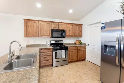 390 N 700 W, Vernal, UT 84078 - Photo 9