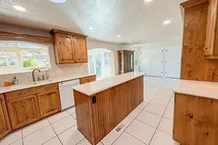 610 Meadowlark Ln, Bountiful, UT 84010 - Photo 15