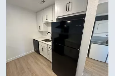 107 E B St, Salt Lake City, UT 84103 - Photo 7