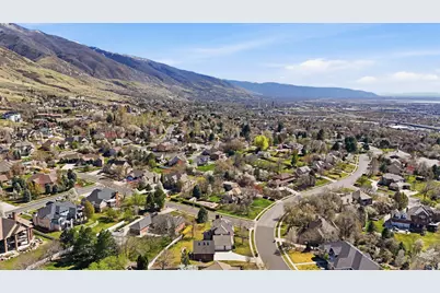 2076 Summerwood Dr, Farmington, UT 84025 - Photo 5