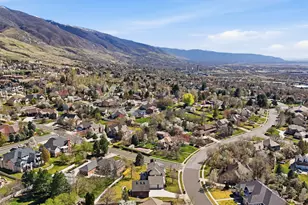 2076 Summer Wood Dr, Farmington, UT 84025 - Photo 5