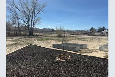 704 E Pine St, Wellington, UT 84542 - Photo 19