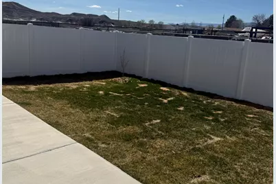 704 E Pine St, Wellington, UT 84542 - Photo 21