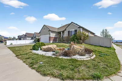 906 E Sam Cir, Clearfield, UT 84015 - Photo 3