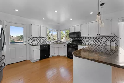 1447 E Edgecliff Dr, Sandy, UT 84092 - Photo 9