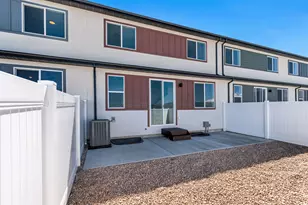 667 E Ryegrass Dr, Eagle Mountain, UT 84005 - Photo 23