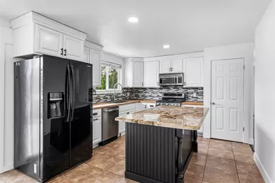 2049 W Hews Pl, Taylorsville, UT 84118 - Photo 9