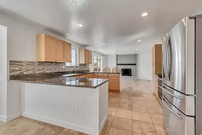 918 E Lazon Dr S, Sandy, UT 84094 - Photo 7