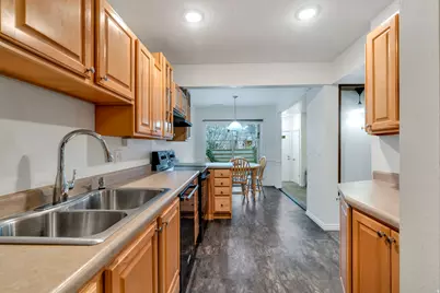 3221 Shadowbrook Cir, Provo, UT 84604 - Photo 5