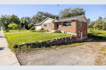 195 N 800 E, Hyrum, UT 84319 - Photo 1