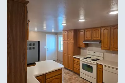 2872 W 5000 S, Roy, UT 84067 - Photo 5