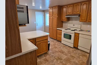 2872 W 5000 S, Roy, UT 84067 - Photo 5