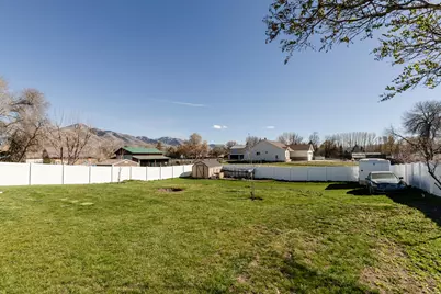 328 E 200 S, Hyrum, UT 84319 - Photo 25