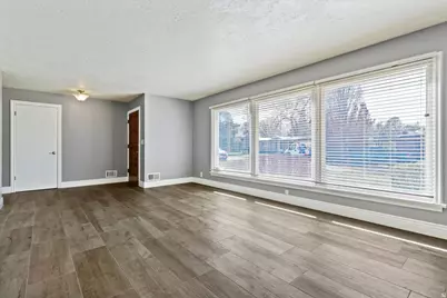 1541 E Lone Peak Dr S, Holladay, UT 84117 - Photo 9