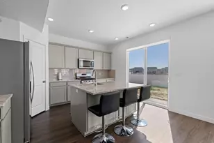 2927 W Coastline Dr S, Syracuse, UT 84075 - Photo 3