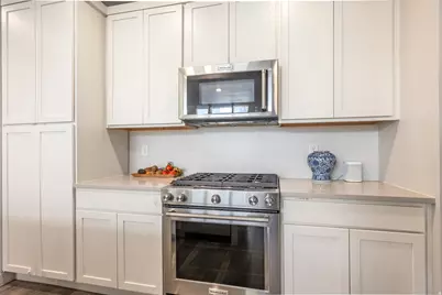 1055 S Painted Horse Ln W, Bluffdale, UT 84065 - Photo 9