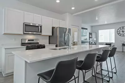 3944 N Eagle Point Ln N, Eagle Mountain, UT 84005 - Photo 9