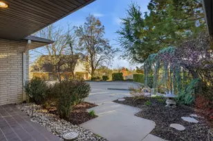 1109 E Sherwood Dr, Kaysville, UT 84037 - Photo 3