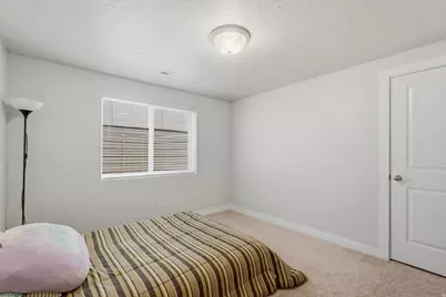 461 W June Dr, Kaysville, UT 84037 - Photo 31