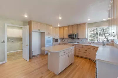 1083 E Skyler Dr, Draper, UT 84020 - Photo 5