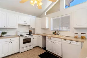 912 N Eastside Dr, Layton, UT 84040 - Photo 9