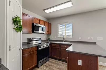 683 W Saratoga Chase Dr, Saratoga Springs, UT 84045 - Photo 5