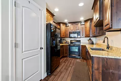 1809 E Whitetail Dr, Layton, UT 84040 - Photo 9