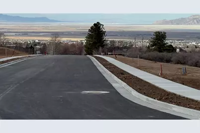 599 S Oakridge Dr E, Tooele, UT 84074 - Photo 5