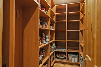 606 E Holly Haven Cir, Murray, UT 84107 - Photo 41